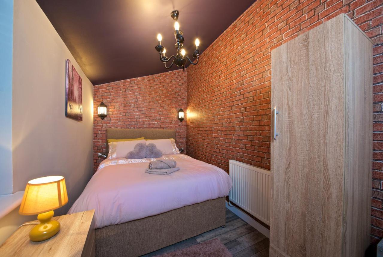 Beautiful Cozy Home With Free Parking Манчестер Экстерьер фото