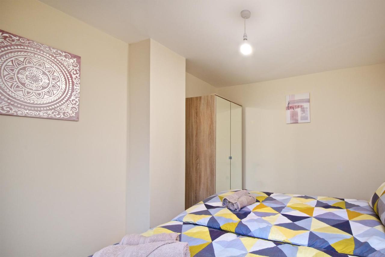 Beautiful Cozy Home With Free Parking Манчестер Экстерьер фото